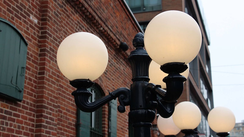 Street-Lamp-in-the-Distillery-District in Toronto